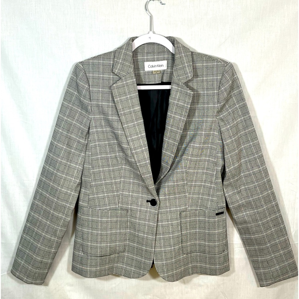 Calvin Klein women’s blazer. Size 8, excellent condition. Pre- Owned.